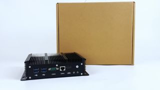 Intel Core i5 8279U โปรเซสเซอร์ซอฟท์เราเตอร์ 6 LAN 1 RS232 COM 1 RJ45 COM